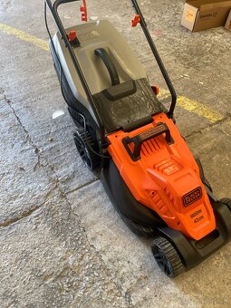 Black & Decker Elektrická kosačka na trávu 1800 W - 3