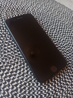 Apple iPhone SE 2020 - 3