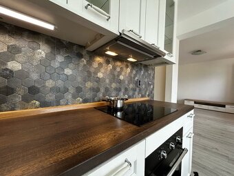 Krásny 2.izbový byt 74 m2 po rekonštrukcii - 3