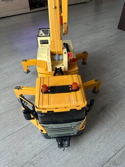 Bruder auto žeriav Liebherr - 3