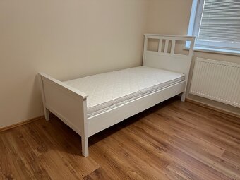 Predám bielu drevenú posteľ 90x200 cm (2 ks) - 3