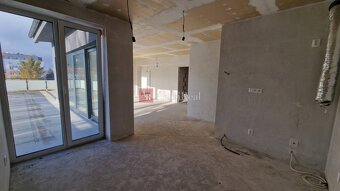 Novostavba- 3izbovy byt s balkónom a obrovskou terasou 180m - 3