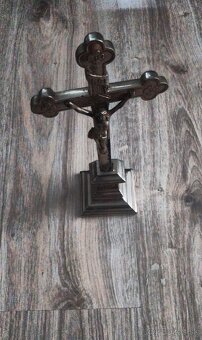 Starý menší kríž s Ježišom z kovu - 3