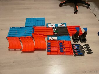 HOT WHEELS – Kompletný skladací set + autíčka - 3