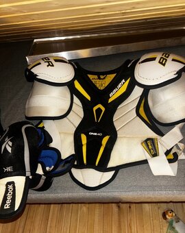 Hokejová výzbroj - 3