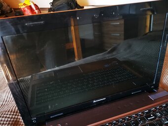Lenovo IdeaPad Y570 - 3
