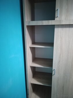 Predám šatníkovú skriňu (posuvné dvere) - 3