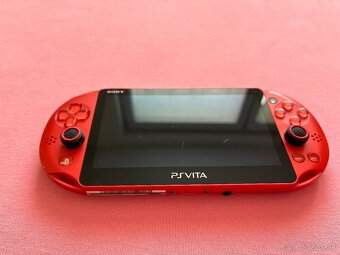 PS Vita 2000 metallic red - červená - 3