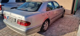 Mercedes E200 - 3