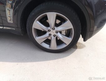 Infiniti QX70S - 3