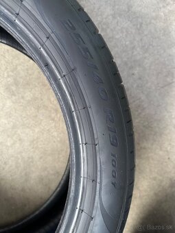 Pirelli P Zero 255/40 R19 - 3