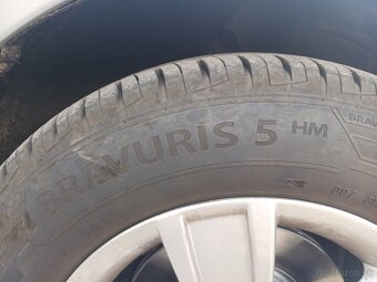 Predám pneu 195/65 r15 - 3