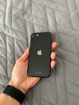 iPhone SE (2020) 64GB - Čierna - Neblokovaný - 3