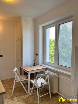 PREDAJ  2 izbový, tehlový, zariadený byt blízko centra - KOM - 3