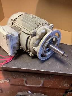 Elektromotor 2/2 kw 1380.   Ot  prírubový - 3