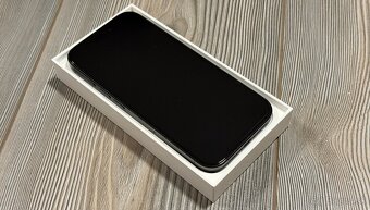iPhone 16 Pro 128 GB čierny titán - 3