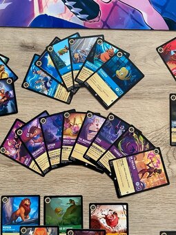 Disney Lorcana kartičky 60 ks + Pokémon podložka - 3