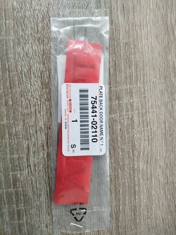 Originalny znak Toyota na zadnu kapotu / piate dvere - 3