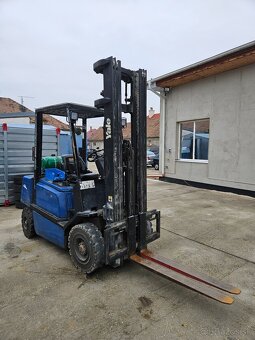 VYSOKOZDVIZNY VOZIK YALE 2.5T LPG. - 3