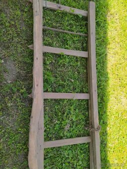 Predám tento pevný masívny drevený rebrík. Výška :210 cm , š - 3
