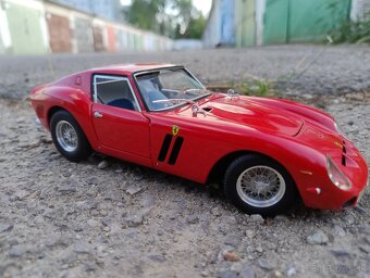 Predám Ferrari 250 GTO 1962, 1:18 Mattel Hot Wheels. - 3