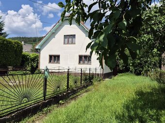 Pozemok 1700 m2 s rodinným domom v centre obce Udiča - 3