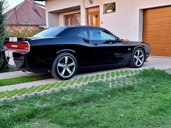 Dodge Challenger SRT8 - 3