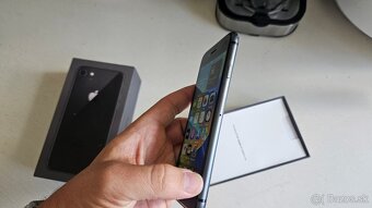Apple iPhone 8 tmavý 64GB - 3