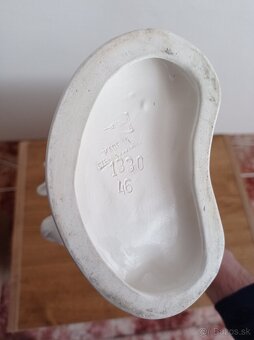 Keramická soška dievča s loptou - 3