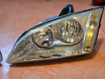 Predám predné svetlá na Ford Focus MK2 - 3