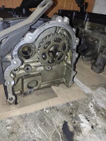 Predám hlavy motora Audi 3.0 171kw - 3
