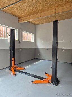 Dvojstlpovy hydraulicky zdvihak - 3
