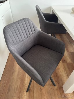 Biely jedálenský stôl a stoličky otočné - 3