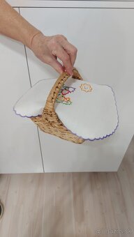 Veľkonočné dekorácie s vyšívaným obrúskom - 3