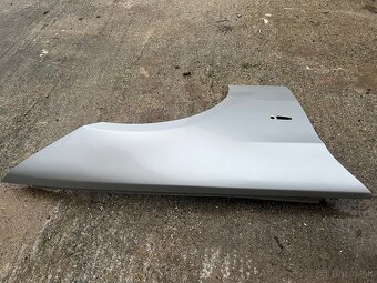 Predám predný blatnik BMW e9 - 3