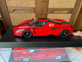 1:18 BBR Enzo Ferrari, otváratelný diescast - 3