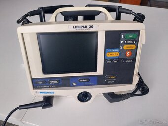 DEFIBRILÁTOR/MONITOR ŽIVOTNÍCH FUNKCÍ Physio Control LIFEPAK - 3