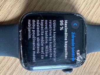 Apple Watch SE (1. gen) – 44 mm + nabíjačka – poškodený disp - 3