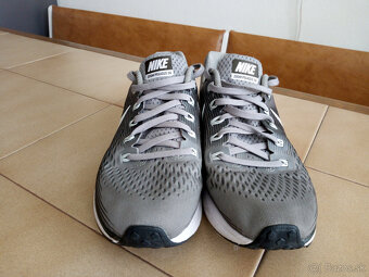 Damske bezecke tenisky NIKE ZOOM Pegasus 34. - 3