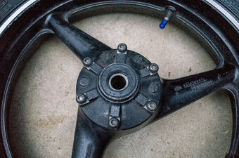 Honda CBR600 F4i (2001–2006) – Predné koleso s pneumatikou - 3