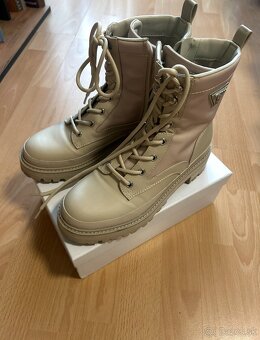 Krásne workery guess 38 - 3