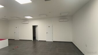 Na prenájom obchodné priestory v budove Orbis Nitra - 3