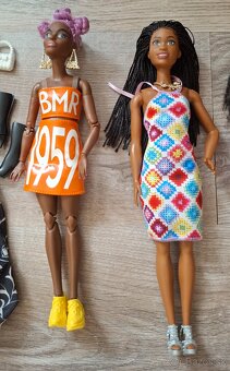 Nová bábika Barbie Extra, Color Reveal, černoška - 3