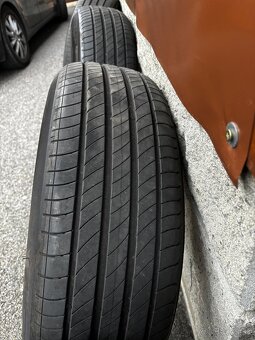Michelin Primacy 4 215/65 R17 - 3