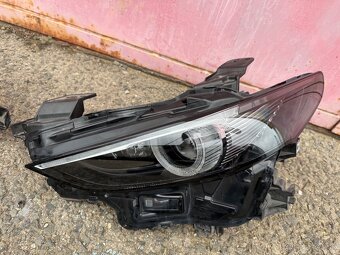 Predne svetla Mazda CX-30 - 3