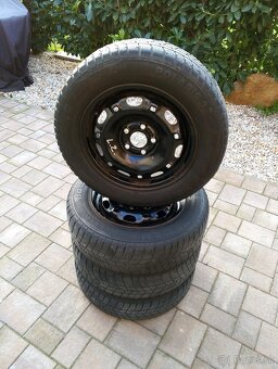 Predám zimné pneumatiky na diskoch vw group - 3