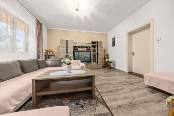 REMAX ponúka na predaj rodinný dom s dvomi bytovými jednotka - 3