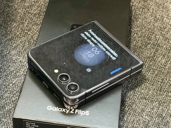 Samsung Galaxy Z Flip5 - 3