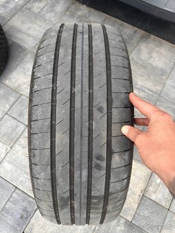 Goodyear 235/45 R19 - 3