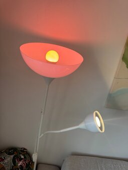 Stojaca biela lampa IKEA - 3